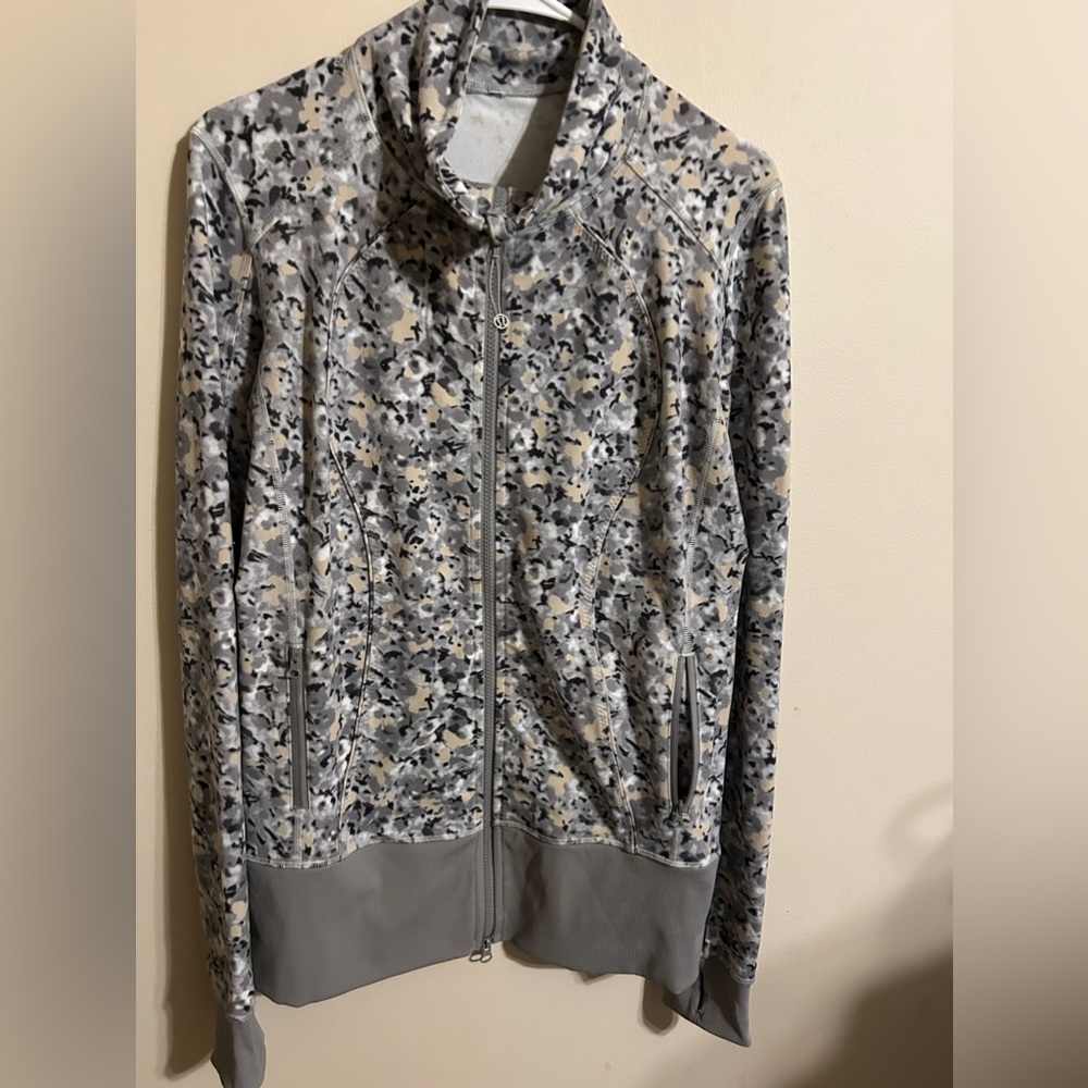 Lululemon Nice Asana Jacket Not So Petite Fleur Silver Spoon/Ambient Grey